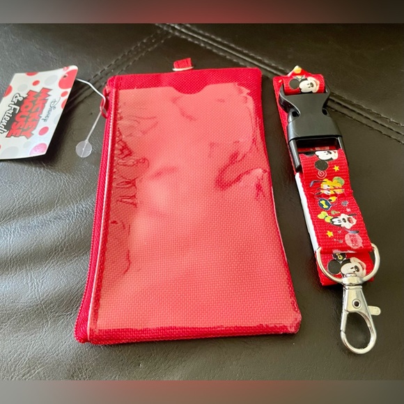 Disney Mickey Mouse & Friends Red Lanyard Detachable Zip Closure Clear ID Slip - Picture 2 of 3